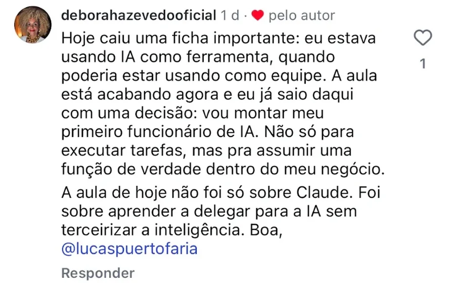 Comentário da Déborah Azevedo no Instagram: caiu a ficha de que usava IA como ferramenta quando poderia usar como equipe, e ela sai da aula decidida a montar o primeiro funcionário de IA